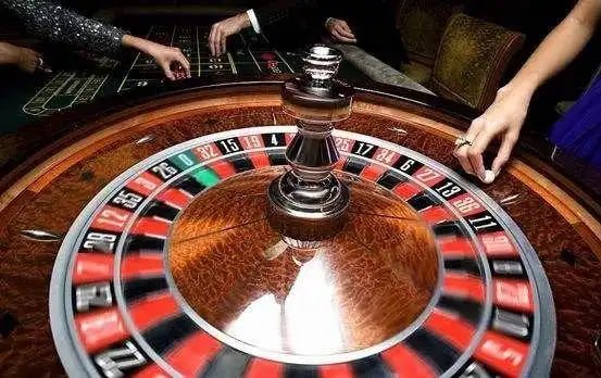မြန်မာကစားသမား Jackpot Slots ကစားနေသည့် ပုံ မိုဘိုင်းဖုန်း